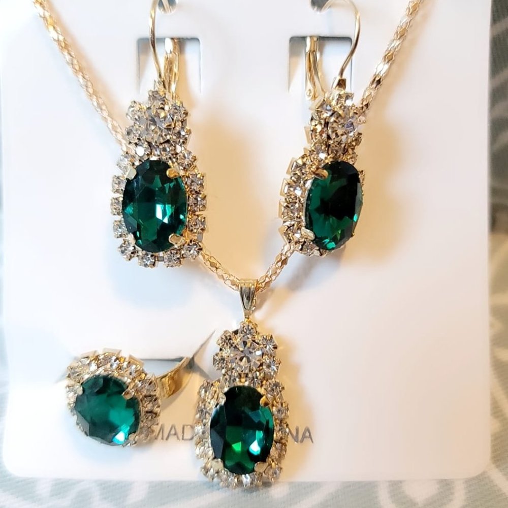 Necklace Set - Picture 2 of 3
